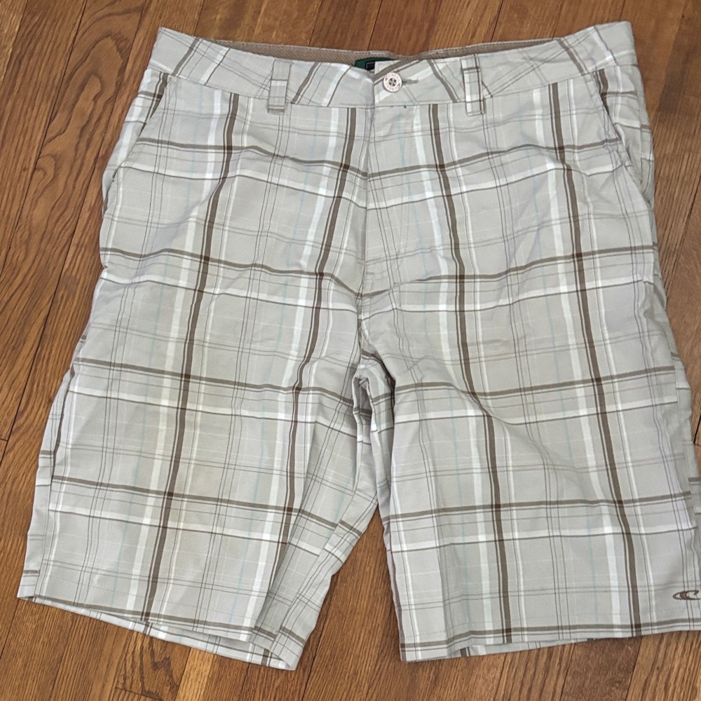 O'Neill Men's Plaid Flat-Front Shorts in tan & Brown